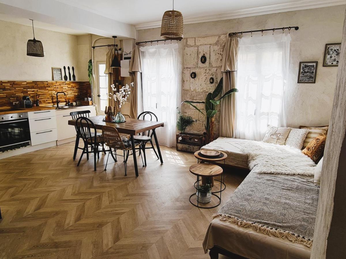 Lunaria Annua Coeur Centre-historique Avignon, A Deux Pas Du Palais, 4-5 Personnes Clim Wifi
